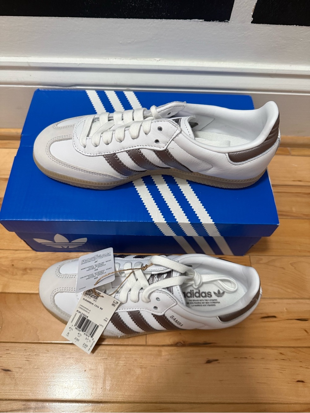 New In Box Adidas Samba OG White And Silver Grey Sneakers Women’s 6 - Picture 2 of 4